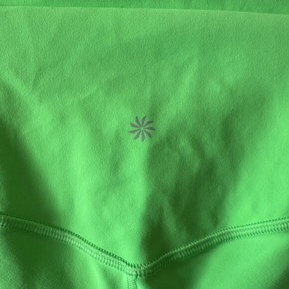 Women's XL Athleta Salutation Stash Pocket II 5" Short Neon Green - Picture 7 of 10